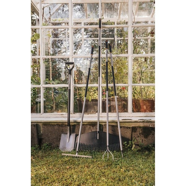 FISKARS - Bêche Ergonomic à bord pointu manche métal poignée D - large