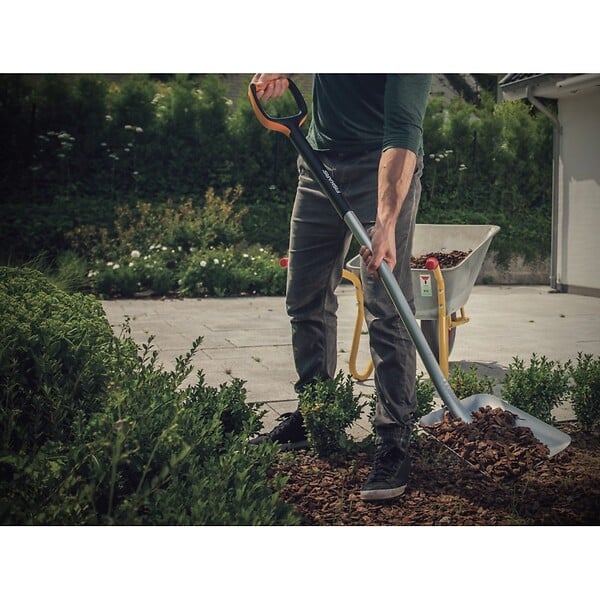 FISKARS - Pelle acier au bore Xact - Manche acier inox - 130cm - large