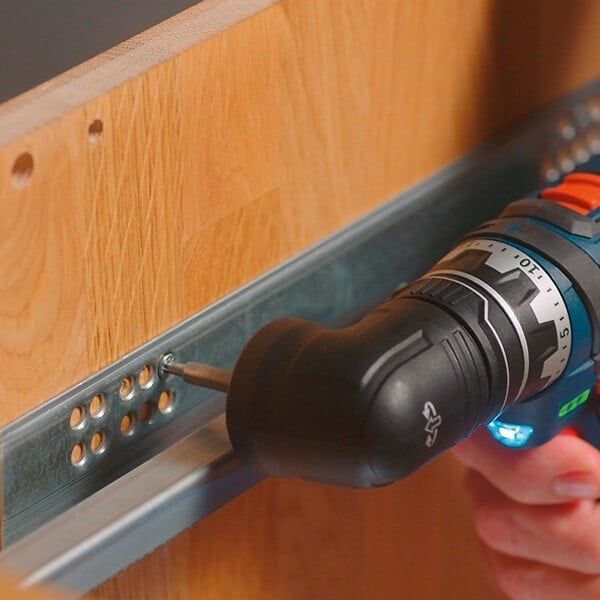 BOSCH - Perceuse-visseuse sans fil BOSCH 06019F6000 GSR 12V-15 FC Professional 12V Li-Ion (2x2.0Ah) - large