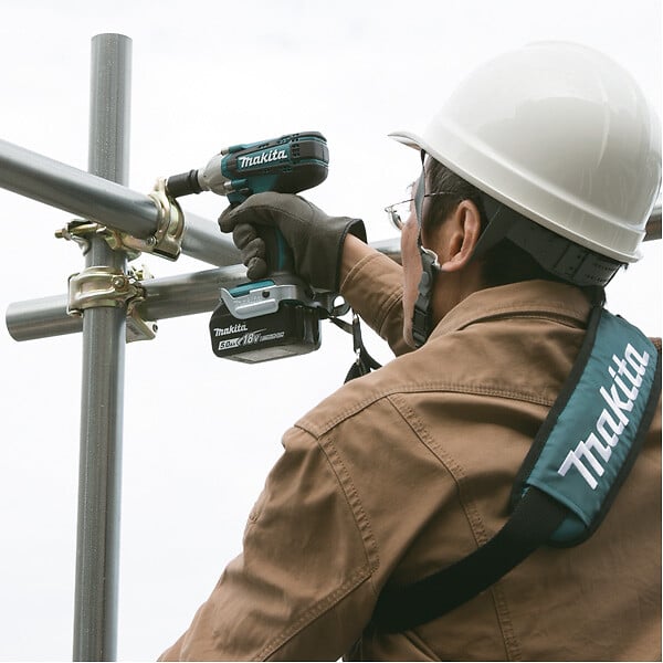 MAKITA - Boulonneuse à chocs 190Nm 2x3Ah 18V LXT ® MAKITA DTW190RFE en Coffret - large