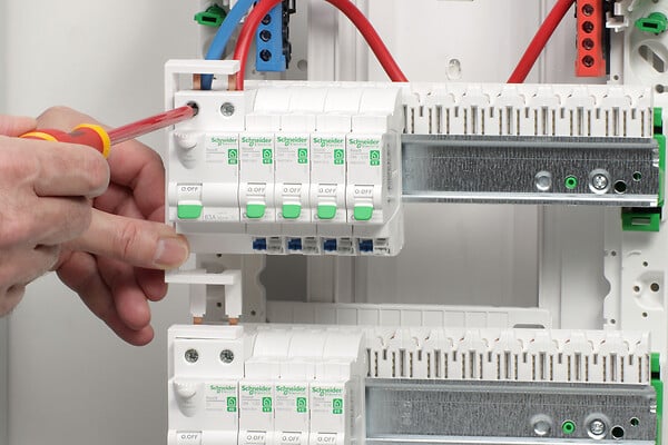 SCHNEIDER ELECTRIC - Interrupteur différentiel Resi9 XE - Type AC - 2P - 30mA - 63A - large