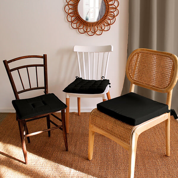 C MA DECO - Galette de chaise avec nouettes - Piquée 16 points - Noir - 38x38cm - large