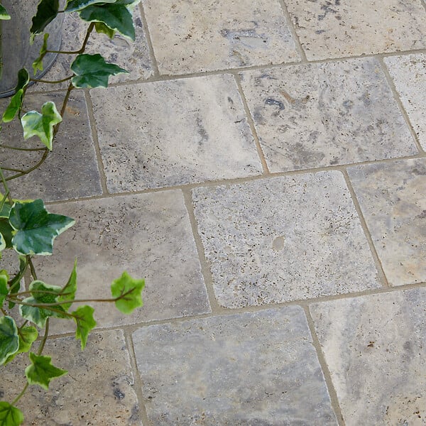 RO'MA NATURE - Pavé Travertin Gris Silver 15,25x15,25x3 cm (vendu au m² - 42 pavés/m²) - large