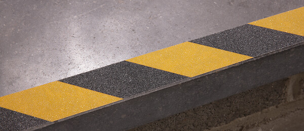 MOTTEZ - Adhésif signalisation jaune et noir - large