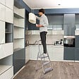 HOSTRÃ–M - Escabeau 3 marches DURA pliable, marchepied léger en aluminium, hauteur plateforme 54cm, pieds antidérapants, charge 150kg, garantie 5 ans Hoström - vignette