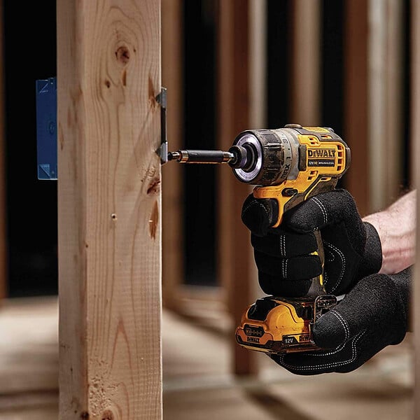 DEWALT - Visseuse à  batterie XR 12V 2Ah Li-Ion Brushless 8 Nm DeWalt - large