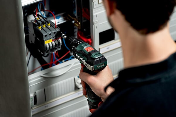 METABO - Coffret Perceuse à  percussion 12 V sans fil PowerMaxx SB BL 2 x 2,0 Ah Li-Power, LC12 - large