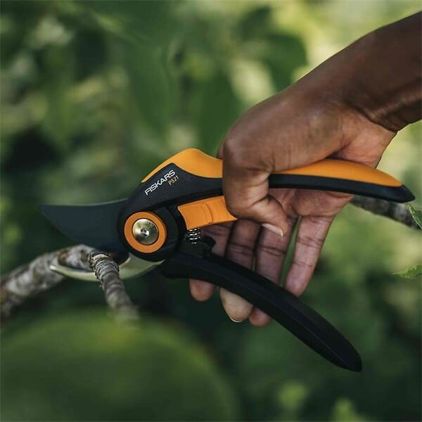FISKARS - Sécateur Plus à  lame franche P521 - à˜ 24 mm - poignée FiberComp - large