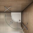 AICA SANITAIRE - Cabine de douche battante 90x90x195cm 1/4 de cercle en verre anticalcaire, porte de douche pivotante à charnières, avec petite barre fixée d'angle - vignette