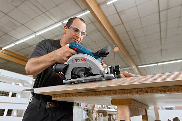 BOSCH PRO - Scie circulaire GKS BOSCH 18V-57g solo Click&Go L-BOXX - large
