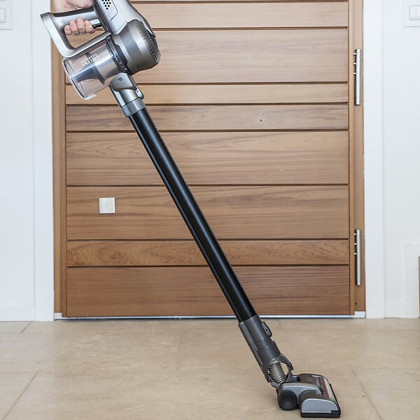 KITCHEN MOVE - Aspirateur balai sans fil SILENT Noir Aluminium 160W - large