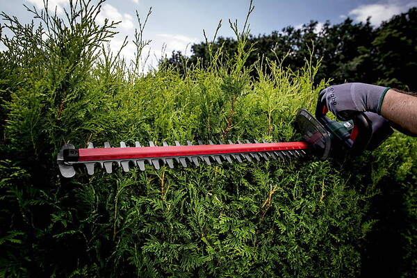 METABO - Taille haie sans fil METABO HS 18 LTX 45 - 45cm - 18V (vendu sans batterie) - large