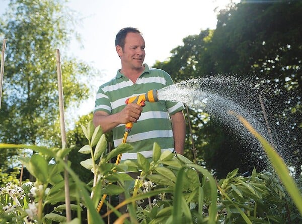 HOZELOCK - Pistolet multijets Plus en plastique pour l’arrosage des plantes d’extérieur - large