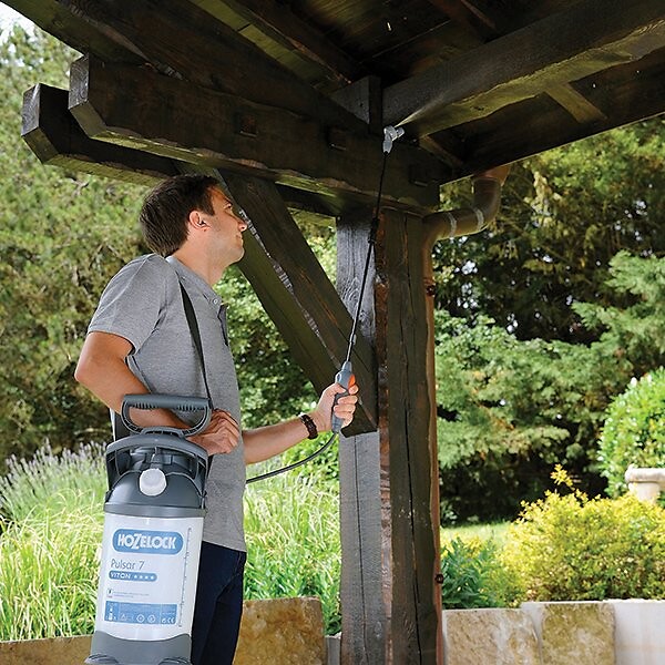 HOZELOCK - Pulvérisateur Pulsar Viton pour le traitement des bois, le bricolage et le jardin 5L - large