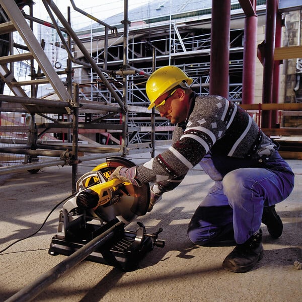 DEWALT - Tronçonneuse à disque Ø355mm 2200W DEWALT DW872-QS - large