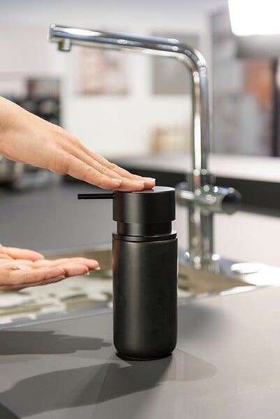 WENKO - Distributeur de savon Silo noir BO - large