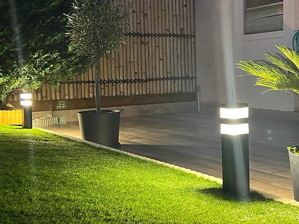 LUMIHOME - Borne led Pyramide noire 40cm 230V 1000 lumens - large