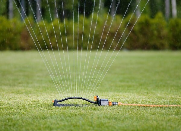 FISKARS - Arroseur oscillant 17 jets - large