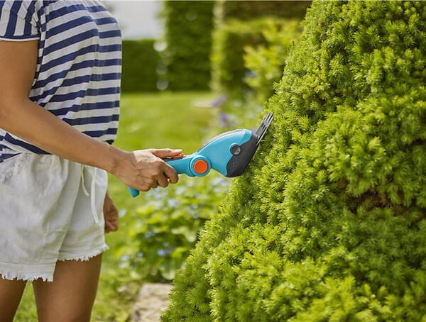 GARDENA - Kit cisaille à  gazon ComfortCut Li + lame taille-buissons - Coupe 8/12 cm - large