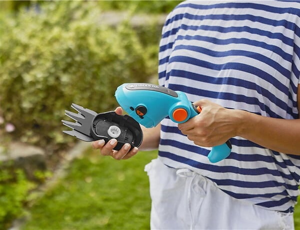 GARDENA - Kit cisaille à  gazon ComfortCut Li + lame taille-buissons - Coupe 8/12 cm - large