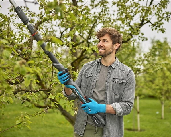 GARDENA - Coupe-branches HighCut 250/18V P4A sur batterie - Coupe à˜ 28 mm - L. 2557 mm - large