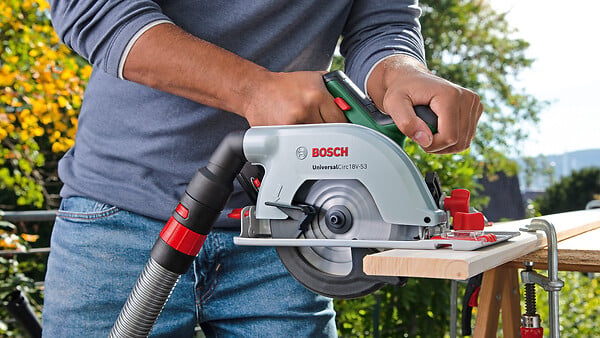 BOSCH - Scie circulaire UniversalCirc 18V-53  - outil seul - large