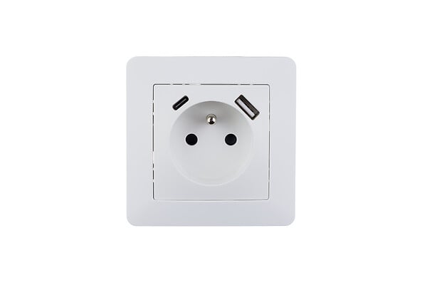 MC KENZIE - Prise 16A 2P+T avec chargeur USB A+C Simply - Blanc - large