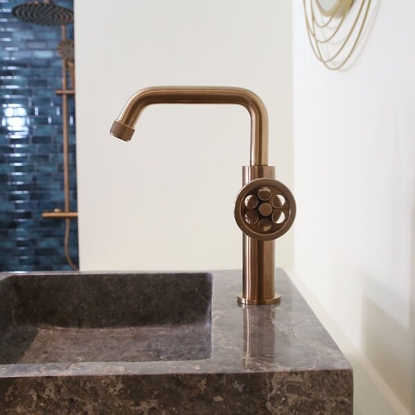 ESSEBAGNO - Indus mitigeur lavabo bas cuivre brossé - large