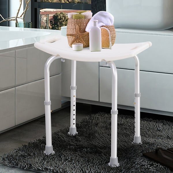 HOMCOM - Siège de douche réglable en hauteur tabouret de douche ergonomique pieds antidérapants charge max. 136 Kg alu HDPE blanc - large