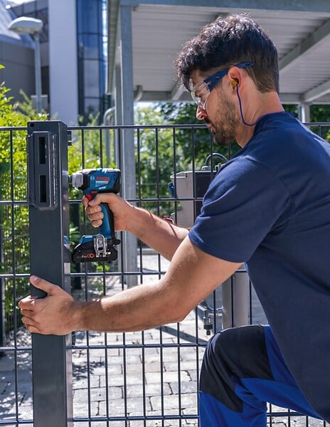 BOSCH - Clé à Chocs BOSCH GDS 18V-330 HC (Machine seule L-Boxx 136 Module Bluetooth GCY 42) - large