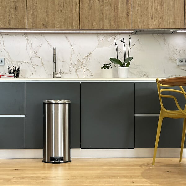 KITCHEN MOVE - Poubelle à pédale inox URBAN argent 30L - large