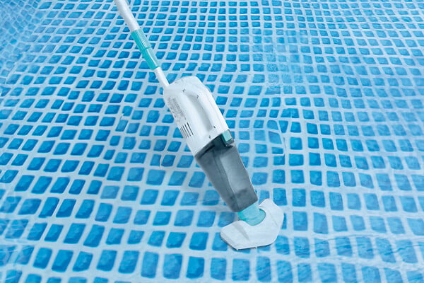 INTEX - Nettoyeur de piscine à batterie ZR100 - Blanc - large