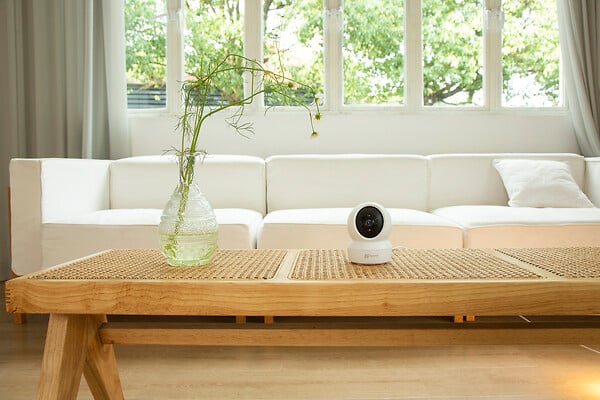 EZVIZ - Caméra intérieure rotative H6C 2MP - 1080p - Blanc - Wi-Fi - large