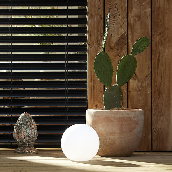 COREP - Lumière boule plastique blanc Little Garden RIO 30cm LED RGB - large