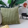 C MA DECO - Coussin aspect fourrure 40x40cm - Vert olive - vignette