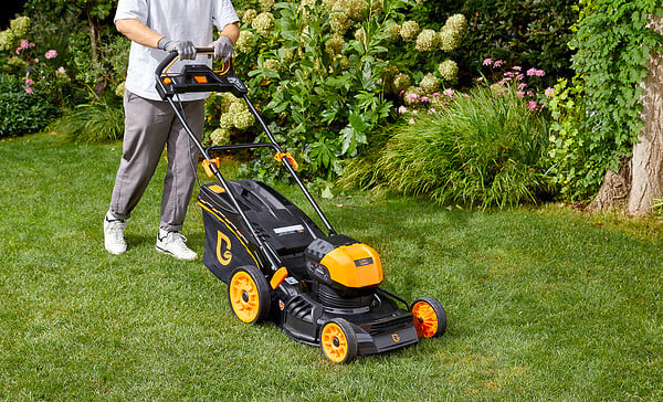 BG EXPERT - Tondeuse autotractée à batterie TD40 - L.46cm - 40V - large