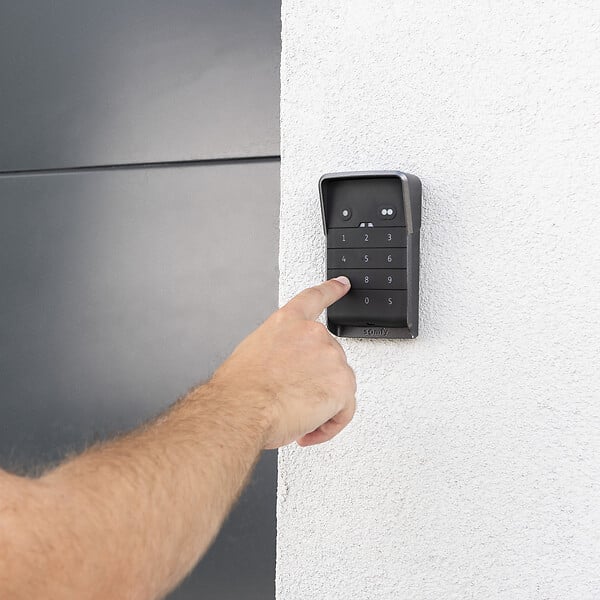SOMFY - Somfy 1870916 - Clavier à code Somfy 2 RTS, pour portail et garage - large