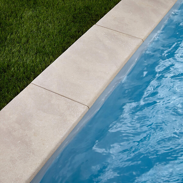 RO'MA NATURE - KIT COMPLET - Margelles pour piscine 10x5m en Pierre Atlas Beige (avec colle, joint, hydrofuge ...) - large