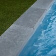 RO'MA NATURE - KIT COMPLET - Margelles pour piscine 6x3m en Pierre Egypte Gris (avec colle, joint, hydrofuge ...) - vignette