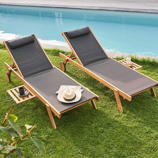 OVIALA - Lot de 2 bains de soleil avec coussin et tablette en bois noir - Goa - large
