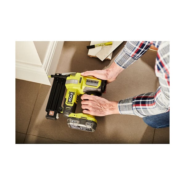 RYOBI - Pack RYOBI Cloueur d'assemblage air comprimé R18GN18-0 - 18V One+ - 1 batterie 2.0Ah - 1 chargeur rapide RC18120-120 - large