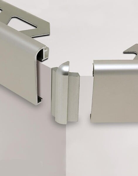 SCHLUTER - Angle rentrant 90° RONDEC-STEP - Coloris: alu anodisé brossé - hauteur: 12,5mm- réf : E90RS125ACGB39 - SCHLUTER - large