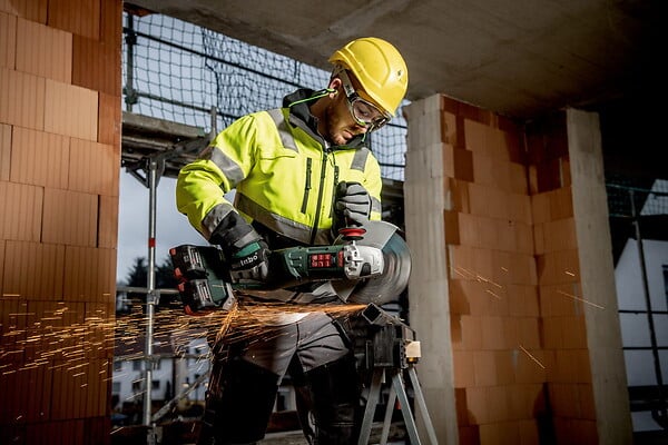 METABO - Meuleuse 230 mm 36-18 V WPB 36-18 LTX BL 24-230 (sans batterie ni chargeur), coffret - large