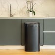KITCHEN MOVE - Poubelle automatique inox MAJESTIC noir 58L - vignette