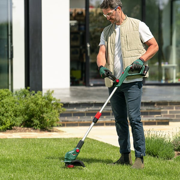 BOSCH - Coupe bordures UniversalGrassCut 18V-26-500 Nu - large