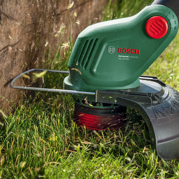BOSCH - Coupe bordures UniversalGrassCut 18V-26-500 avec 1 batterie 2,0Ah - large