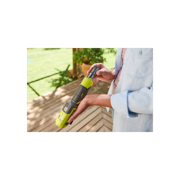 RYOBI - Pack RYOBI 4V Gonfleur RI4-0 - 6,9 bars - 1 Batterie 3,0Ah - 1 Câble USB - large