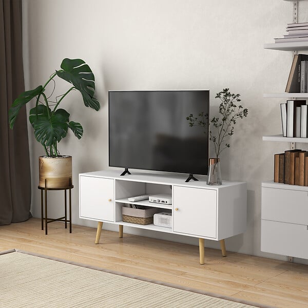 HOMCOM - Meuble TV style scandinave 2 portes 2 niches passe-fils pietement bois pin panneaux blanc - large