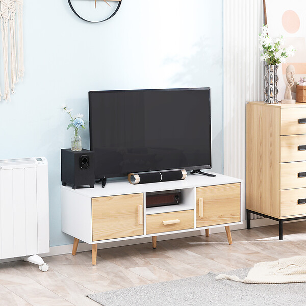 HOMCOM - Meuble TV bas sur pied style scandinave 2 portes niche tiroir piètement effilé incliné bois panneaux blanc aspect bois clair - large