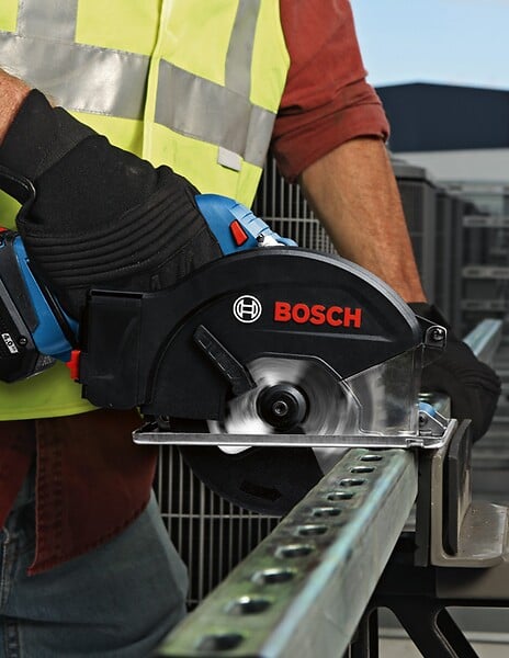 BOSCH - Scie circulaire Métal 136mm BOSCH GKM 18V-50 solo L-Boxx - large